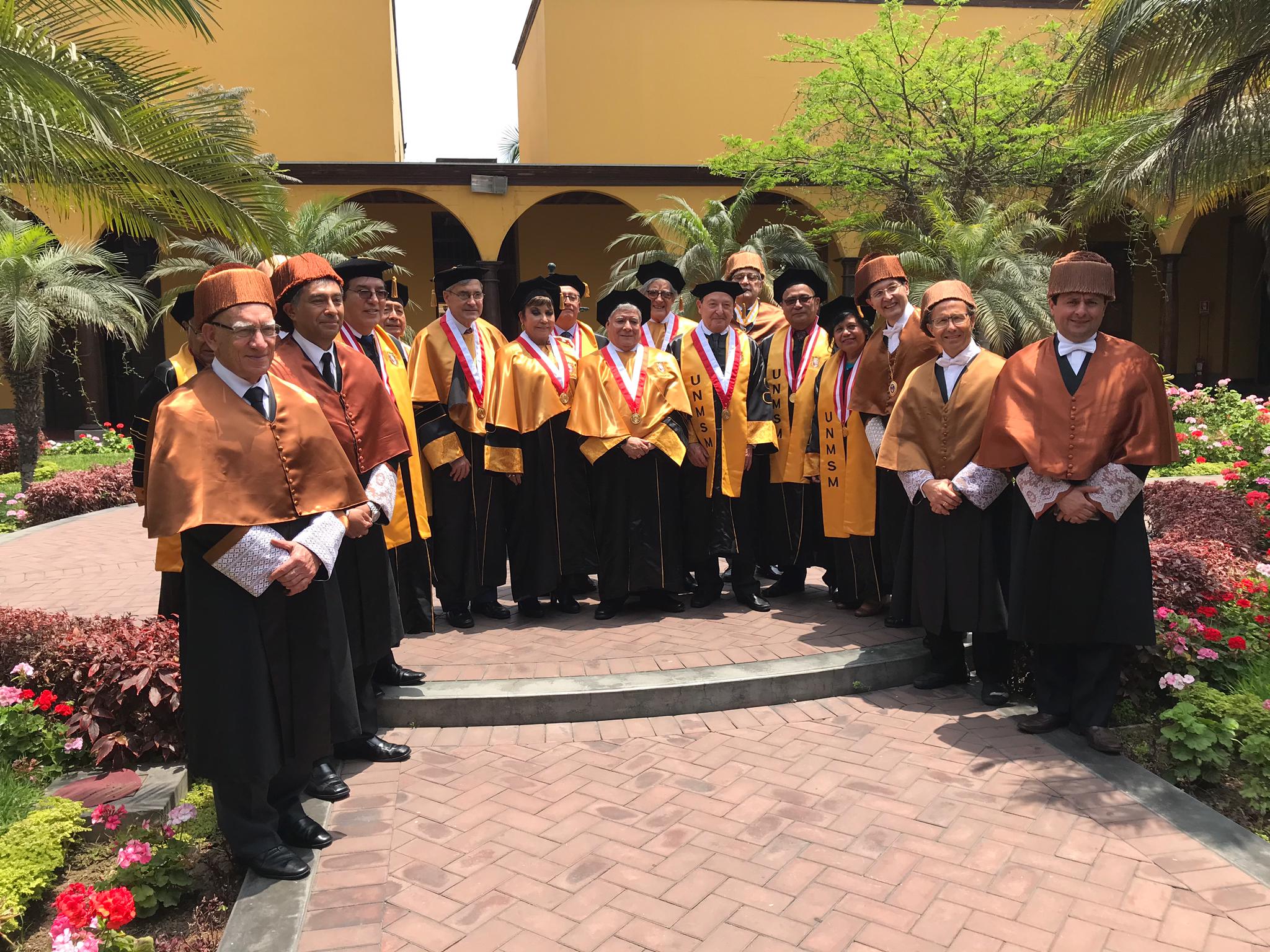 El Dr Adolfo Cazorla en el nombramiento como Doctor Honoris Causa por la Universidad Nacional Mayor de San Marcos (UNMSM) en Lima, acompañado de Doctores de GESPLAN El Dr Adolfo Cazorla en el nombramiento como Doctor Honoris Causa por la Universidad Nacional Mayor de San Marcos (UNMSM) en Lima, acompañado de Doctores de GESPLAN