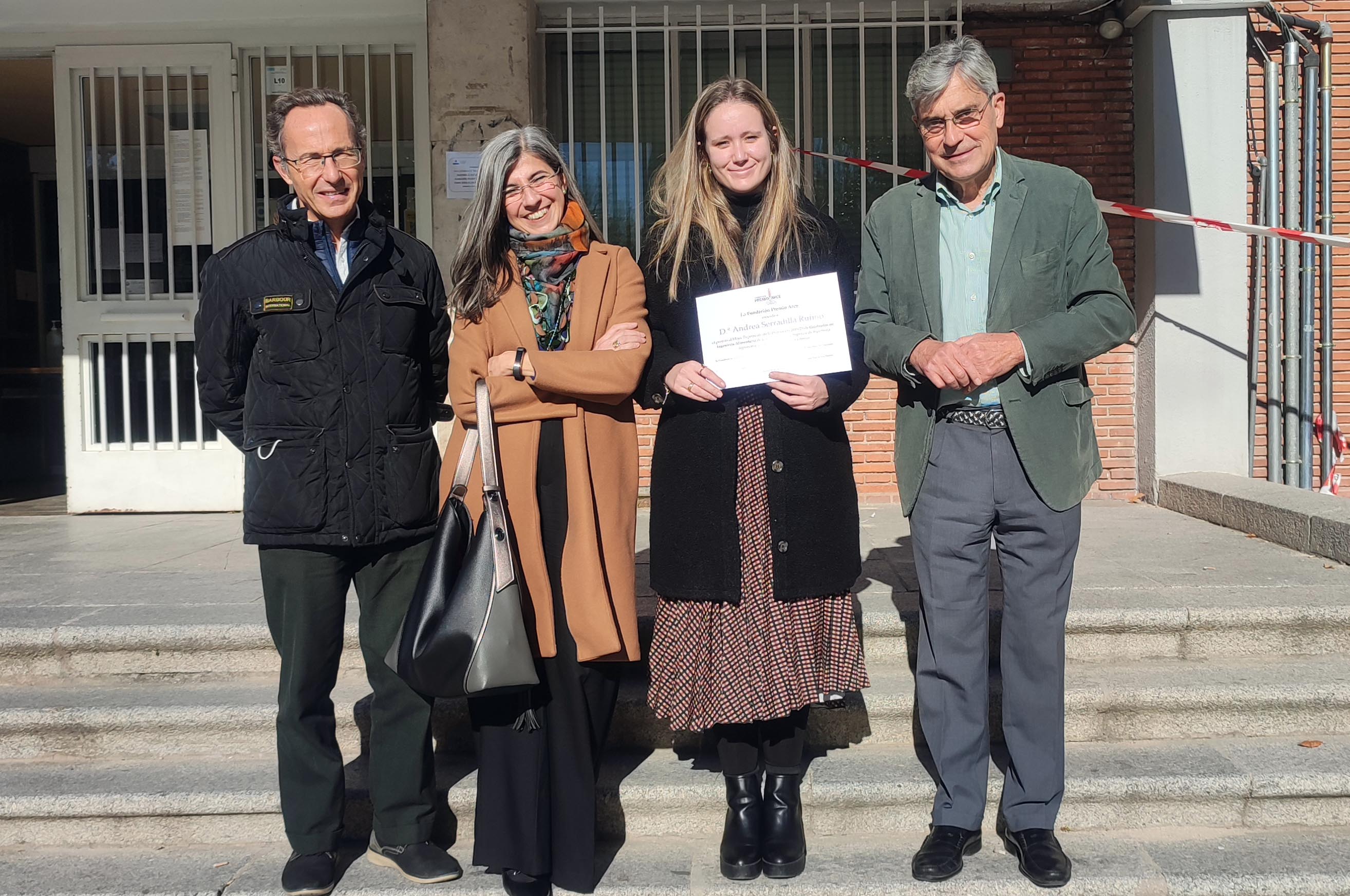 Foto de familia justo a la salida del evento. De izquierda a derecha: Ignacio de los Ríos, Esperanza Echevarría, Andrea Serradilla y Adolfo Cazorla