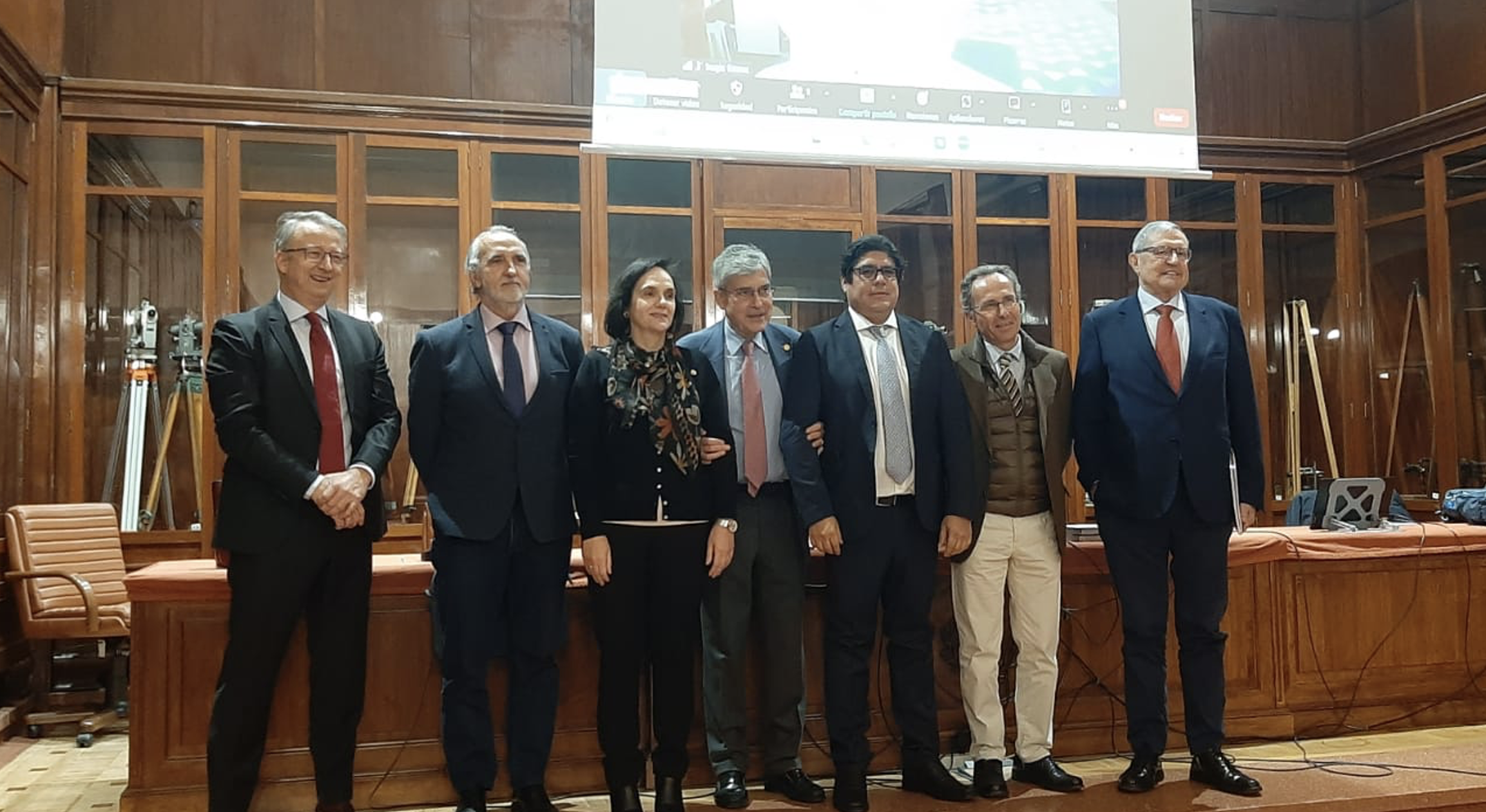 El Doctorando con los miembros del Tribunal y el Director de la Tesis